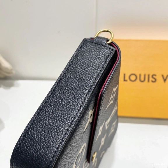 VUITTON POCHETTE FÉLICIE LOUIS 0215